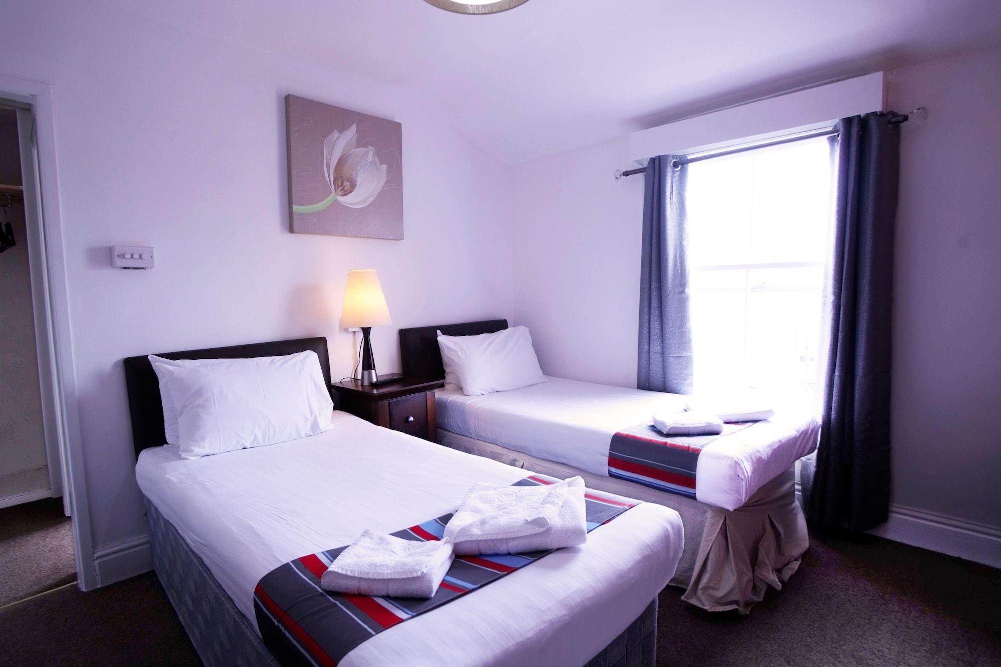The Broadway Hotel ลันดิดโน ภายนอก รูปภาพ