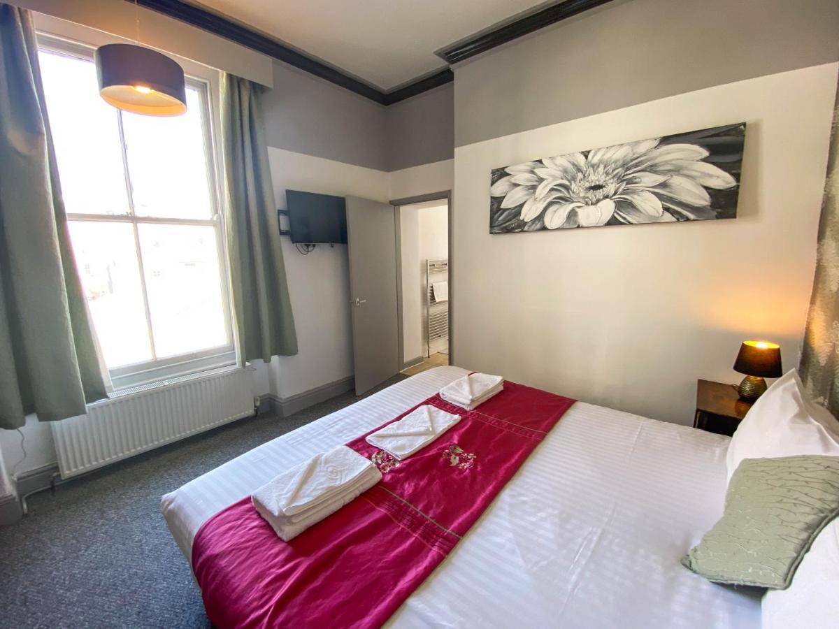 The Broadway Hotel ลันดิดโน ภายนอก รูปภาพ