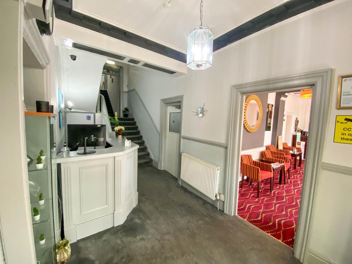 The Broadway Hotel ลันดิดโน ภายนอก รูปภาพ
