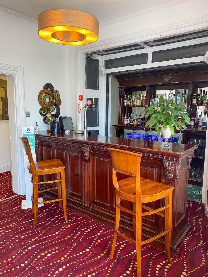 The Broadway Hotel ลันดิดโน ภายนอก รูปภาพ