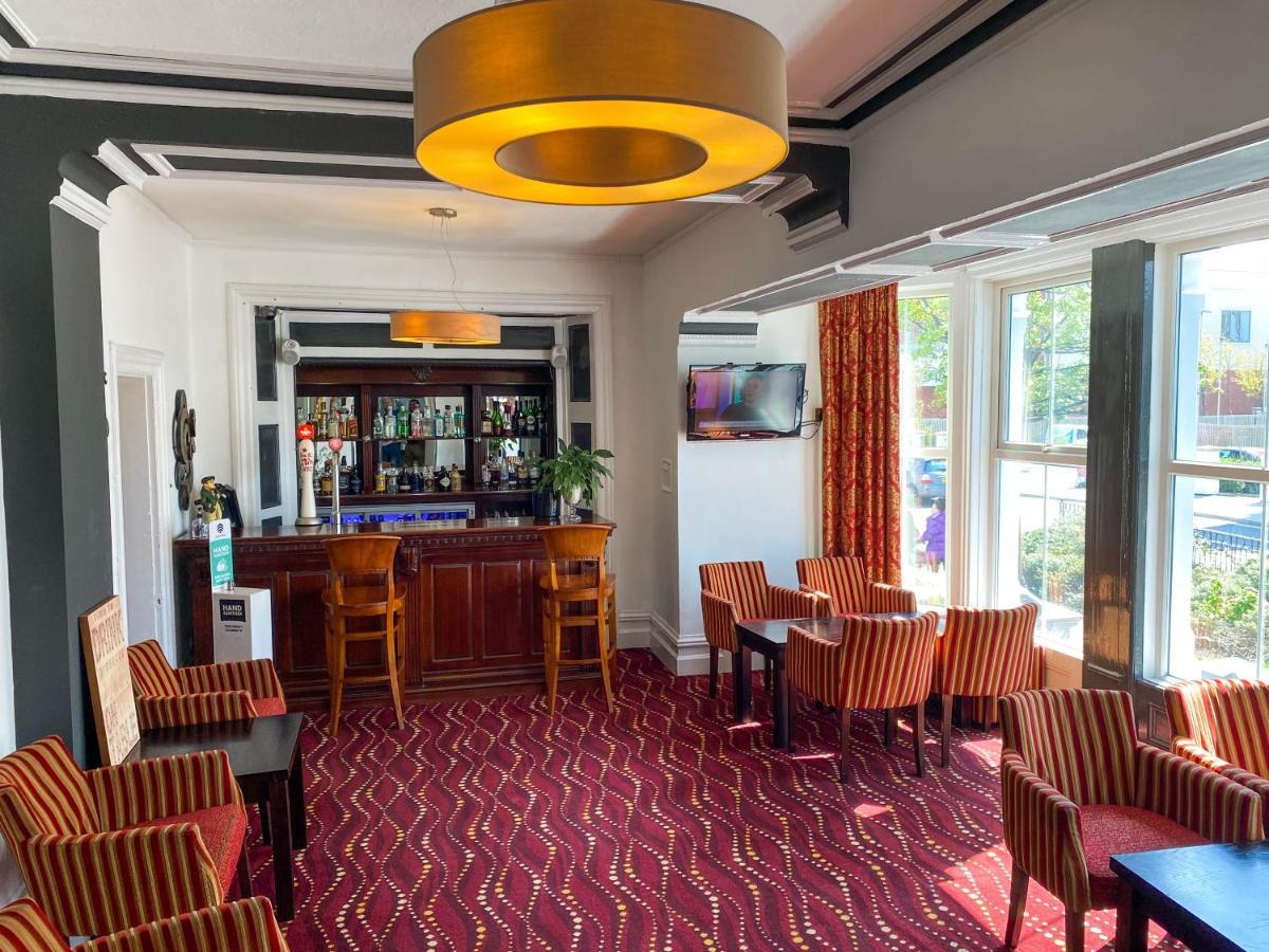 The Broadway Hotel ลันดิดโน ภายนอก รูปภาพ