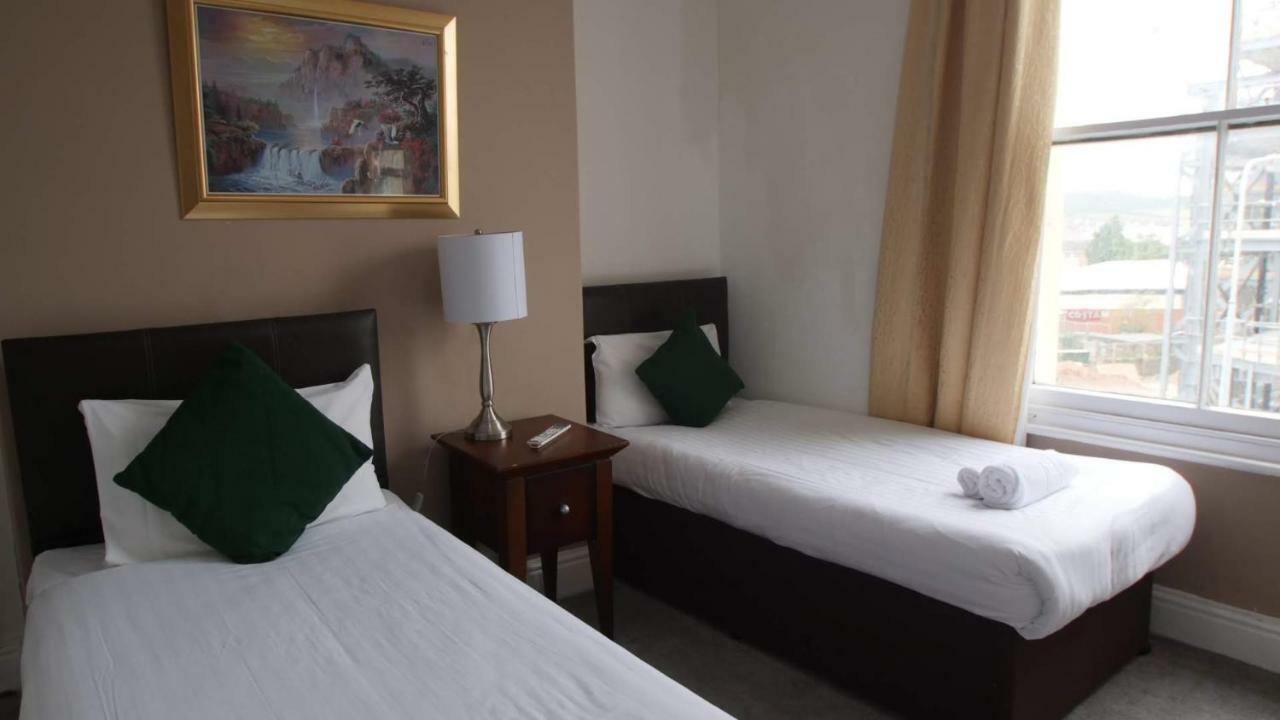 The Broadway Hotel ลันดิดโน ภายนอก รูปภาพ