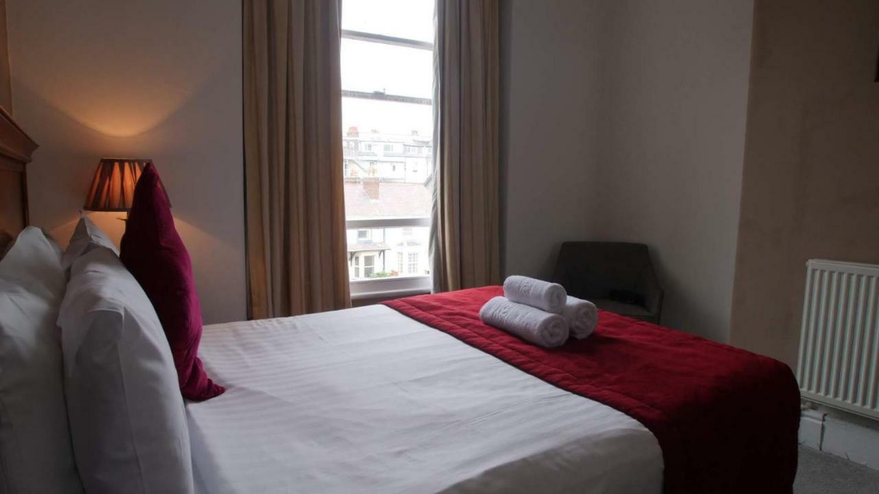 The Broadway Hotel ลันดิดโน ภายนอก รูปภาพ