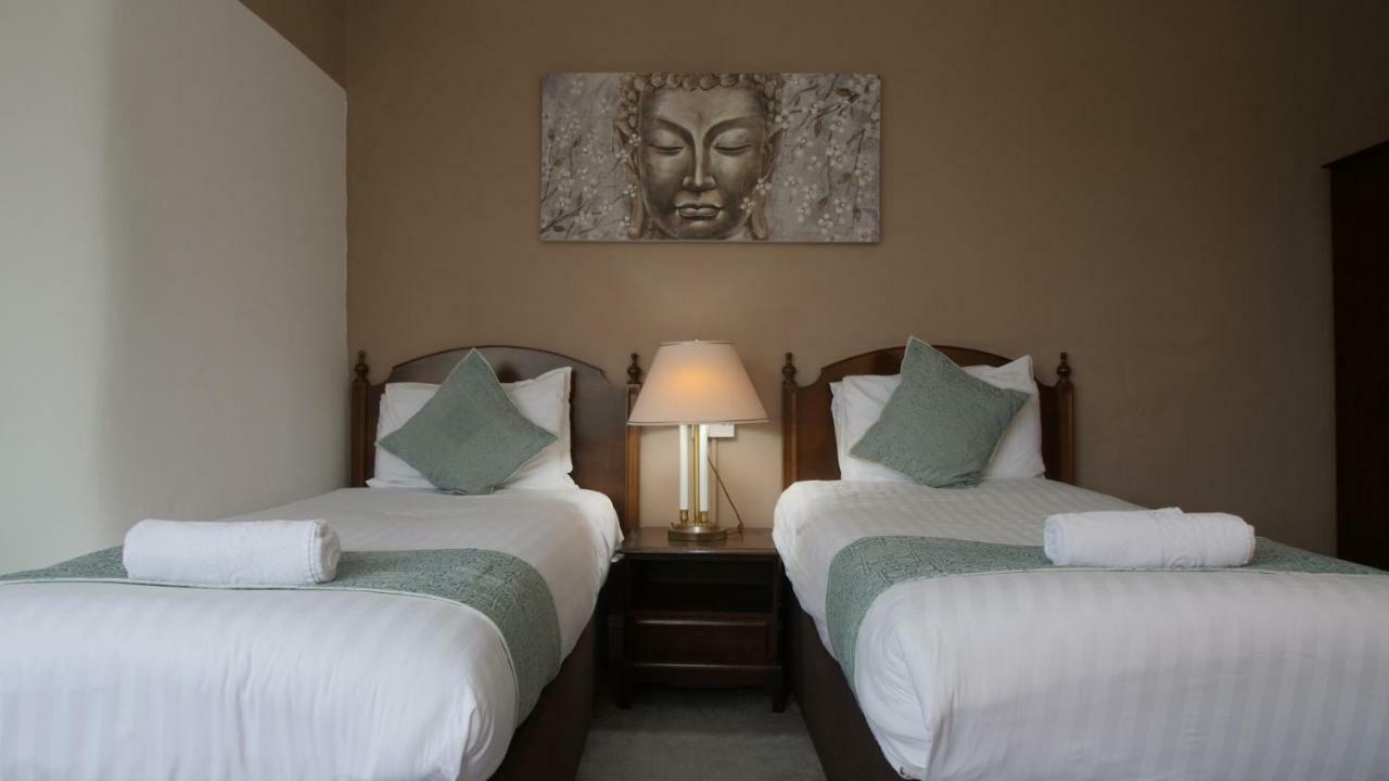 The Broadway Hotel ลันดิดโน ภายนอก รูปภาพ