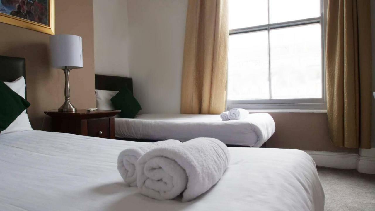 The Broadway Hotel ลันดิดโน ภายนอก รูปภาพ